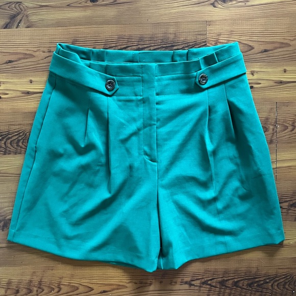 Ann Taylor High-Rise Pleated Shorts, size 14 - Picture 1 of 4